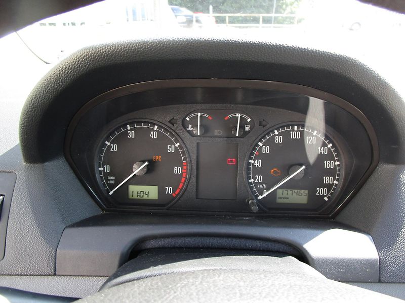 Škoda Fabia (2003) 1,4-16V - 55KW - fotka 10 z 13