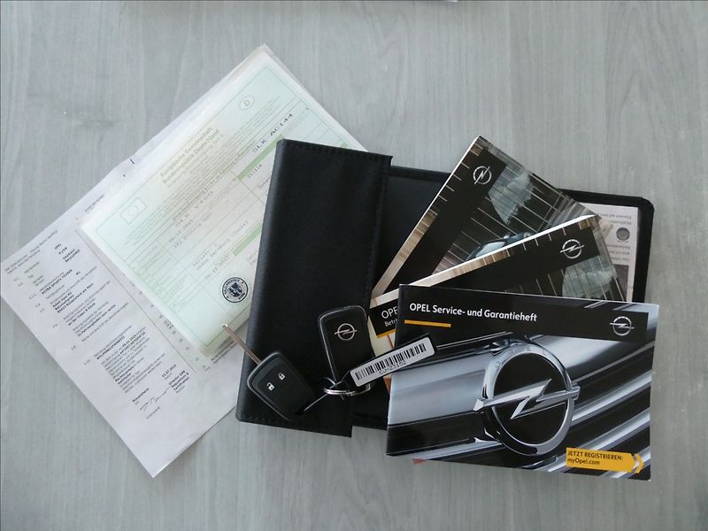 Opel Astra 1,4 i 88kW klima, serviska - fotka 39 z 44