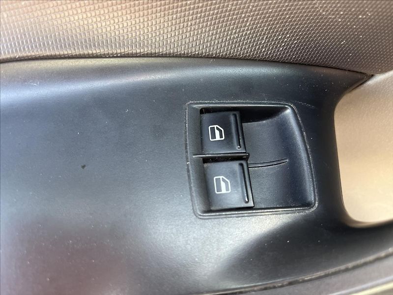 Seat Ibiza 1,2 HTP 12V 51KW  KLIMA SERVIS - fotka 25 z 33
