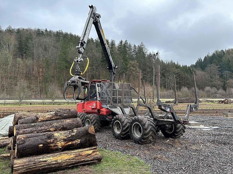 Valentýna Smutná studuje na trutnovské Lesárně obor operátor těžebně dopravních strojů.