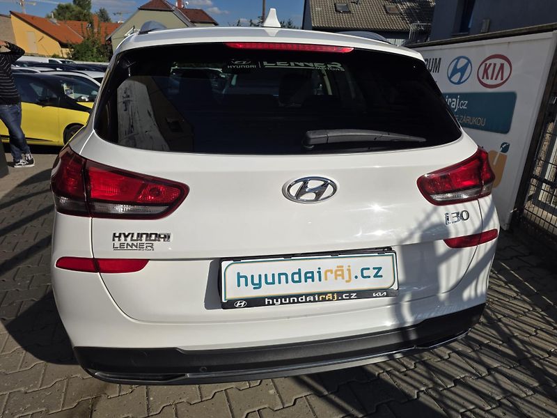 Hyundai i30 1.6-AUTOMAT-KAMERA-PRAV.SERVIS - fotka 10 z 17