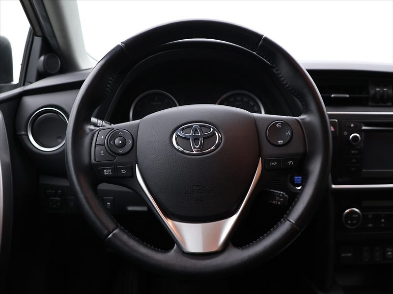 Toyota Auris 1,6 97kW CZ Style Valvematic - fotka 17 z 31