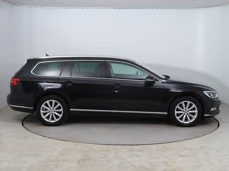 Volkswagen Passat (2018) Highline 2.0 TDI, Automat - fotka 6 z 12