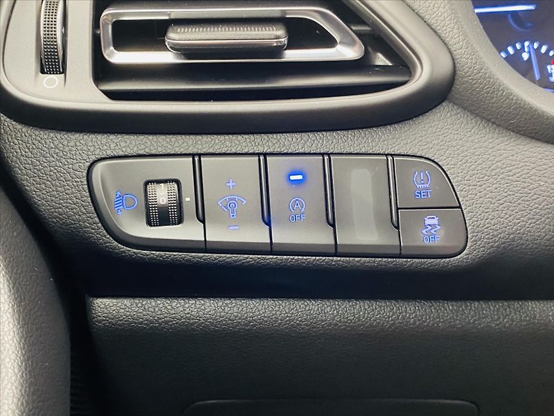 Hyundai i30 1,5 T-GDi 117kW Smart - fotka 13 z 25