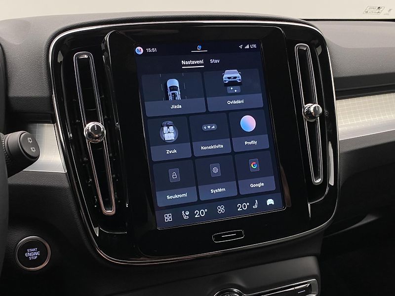 Volvo XC40 (2026) B3 AUT DARK PLUS - fotka 44 z 60