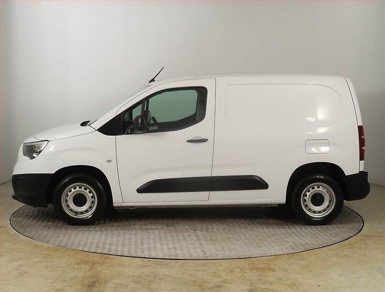 Opel Combo (2023) 1.2 Turbo, ČR, DPH - fotka 3 z 15