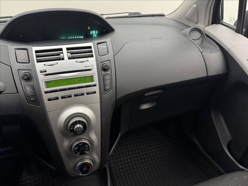 Toyota Yaris 1,3 64kW KLIMA ČR ZÁNOVNÍ LPG - fotka 9 z 23