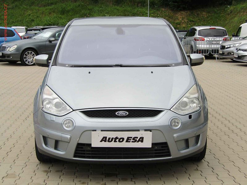 Ford S-MAX (2009) 2.2 TDCi, Navi, xenon - fotka 2 z 19
