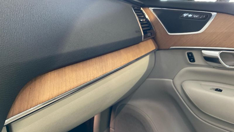 Volvo XC90 MOMENTUM PRO, B5 AWD, 184+10 k - fotka 13 z 30