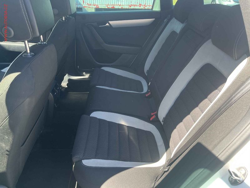 Volkswagen Passat (2013) 2.0TDi 4x4, DSG, bixen, AC - fotka 10 z 11
