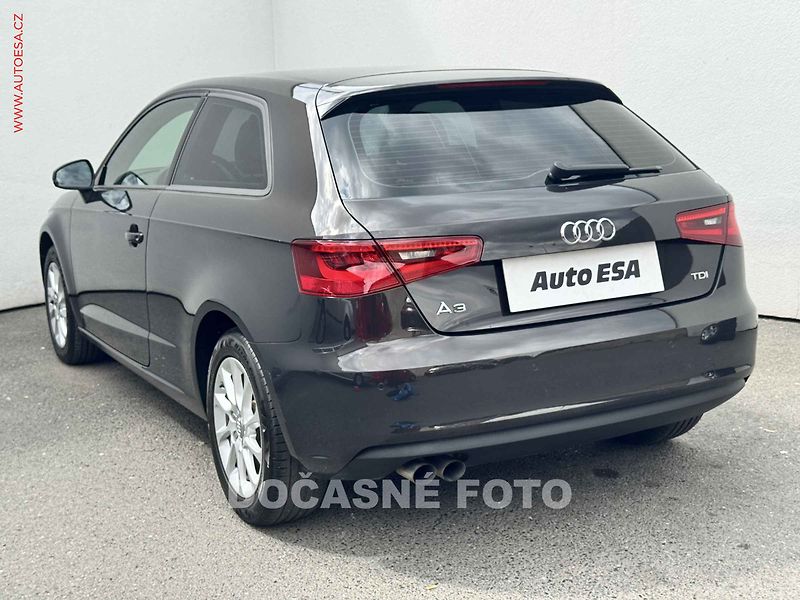 Audi A3 (2013) 2.0TDi, AT, bixen, AC - fotka 6 z 17
