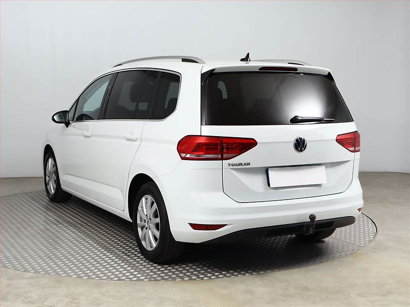 Volkswagen Touran (2021) 1.5 TSI - fotka 4 z 16