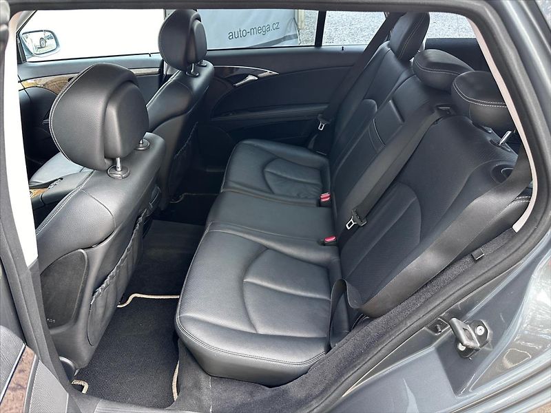 Mercedes-Benz Třídy E E 320 CDI Avantgarde - fotka 11 z 32