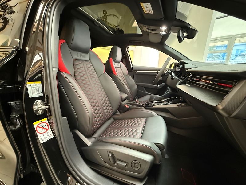 Audi RS 3 (2023) 2.5 TFSI 400 HP Sportback CZ - fotka 10 z 33