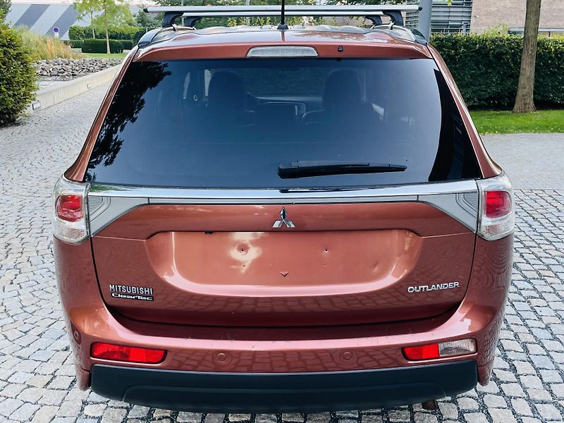 Mitsubishi Outlander 2.2D 4x4 7MÍST KAMERA SERVISKA - fotka 14 z 47
