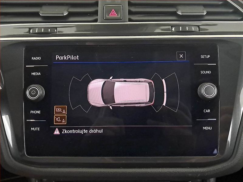 Volkswagen Tiguan (2017) R-Line 2.0 TDI, 4X4, Automat - fotka 17 z 18