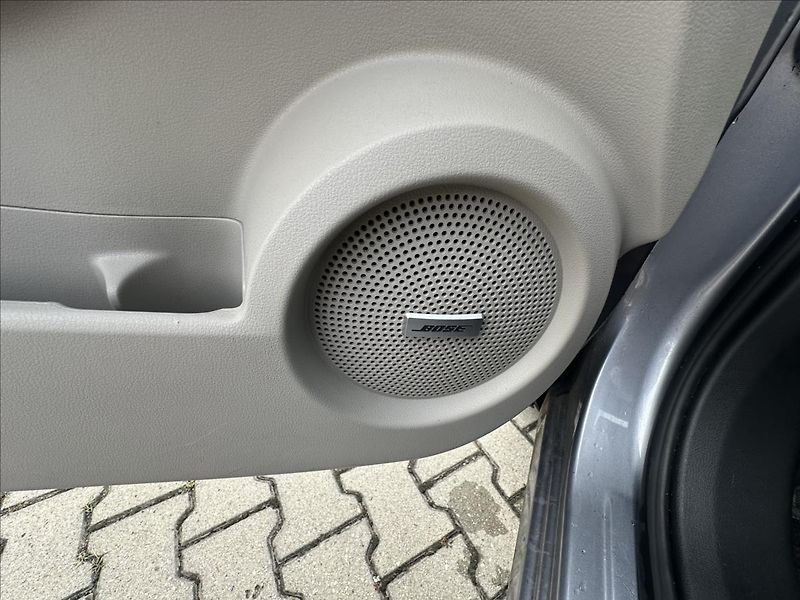 Nissan Qashqai 2,0 4x4 AUTOMAT TEKNA - fotka 24 z 37