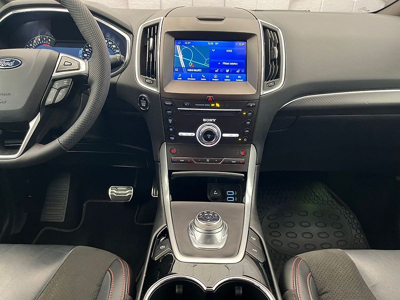 Ford S-MAX 2.5 HEV ST-Line 7 míst - fotka 20 z 65