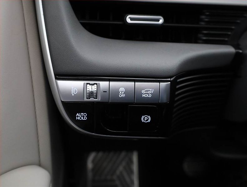 Hyundai Ioniq 5 (2021) Power 4x4, SoH 100% - fotka 16 z 21