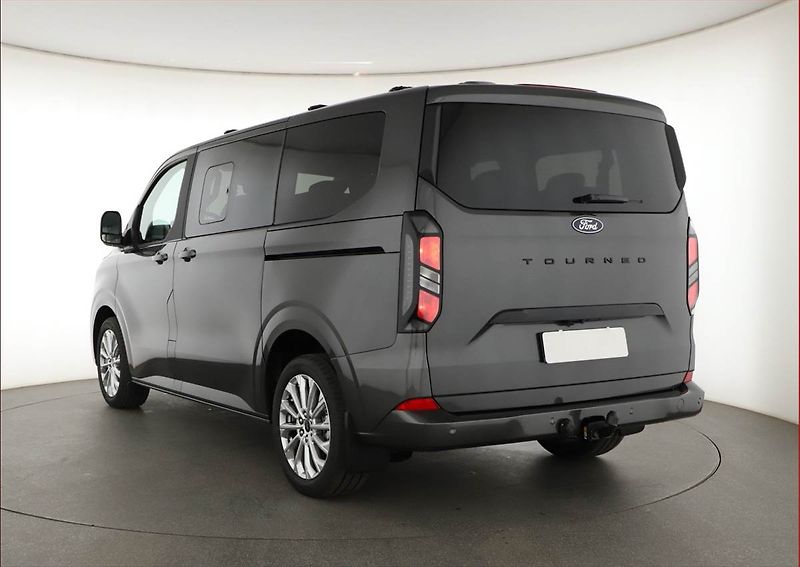 Ford Tourneo Custom (2025) 2.0 EcoBlue - fotka 4 z 23