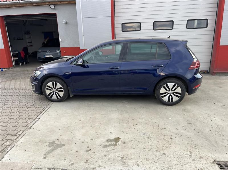 Volkswagen e-Golf 0,0 Pro Sport NAVI záruka TČ - fotka 2 z 12