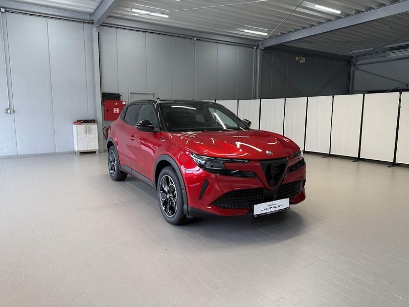 Alfa Romeo Junior (2025) Speciale Elettrica 54 kWh - fotka 6 z 26