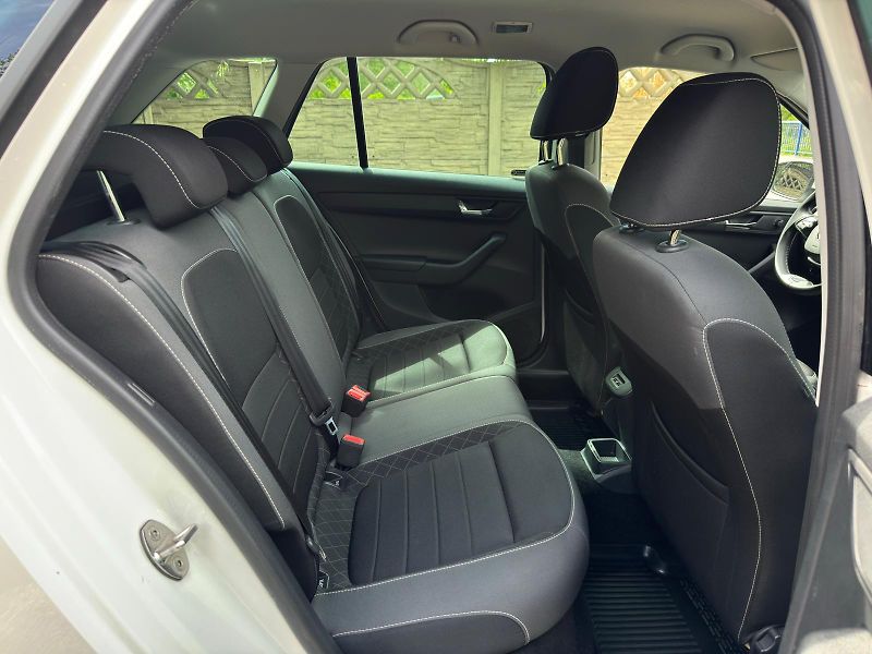 Škoda Fabia 1.0Tsi 70kW 1.MAJ ČR TAŽNÉ  - fotka 17 z 23
