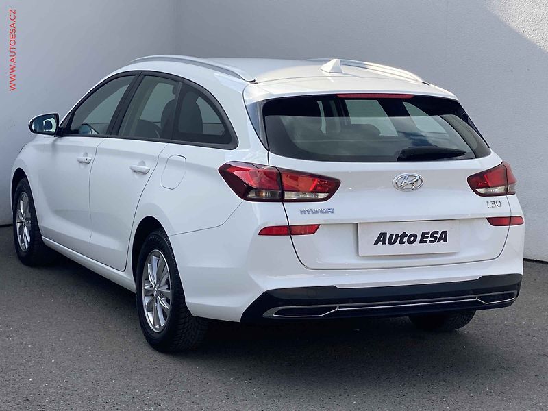 Hyundai i30 (2021) 1.6 CRDi, 1.maj,ČR, Comfort - fotka 6 z 17