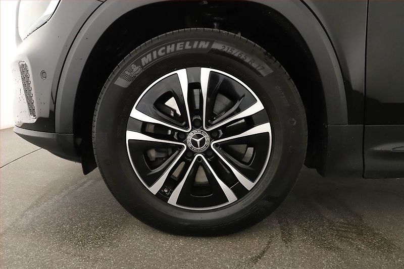 Mercedes-Benz GLB (2024) 200 d 4MATIC - fotka 20 z 20
