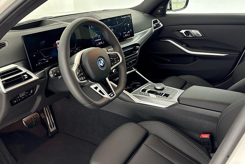 BMW Řada 3 330e xDrive - fotka 6 z 24