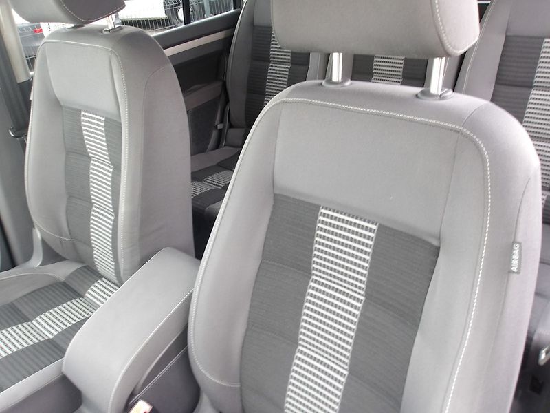 Volkswagen Touran 1,6i 75kW ! KRASAVEC !!! - fotka 18 z 26