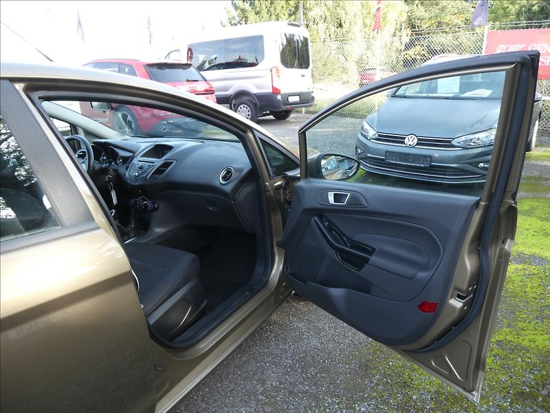 Ford Fiesta 1,2 i 60kW 1.MAJITEL, SERVISKA - fotka 21 z 44