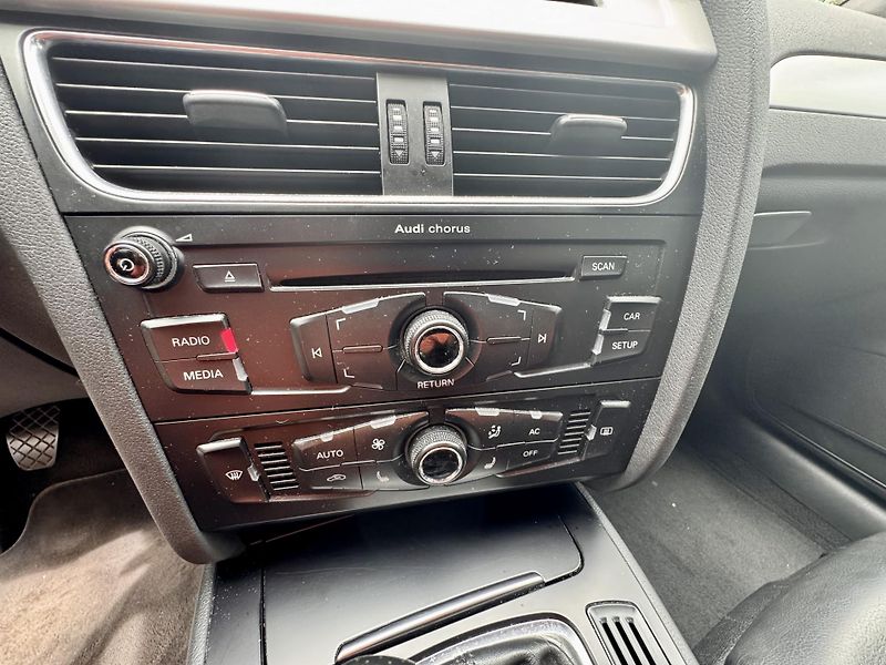Audi A4 (2010) 2.0 TDI 3xS line Sportpaket!!! - fotka 12 z 14