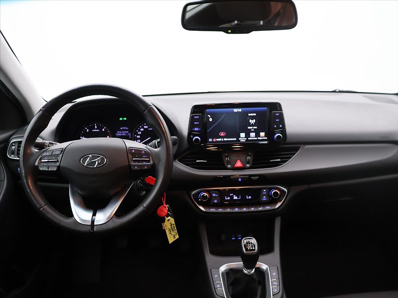Hyundai i30 1,6 CRDi 85kW Style CZ 1.Maj. - fotka 22 z 30