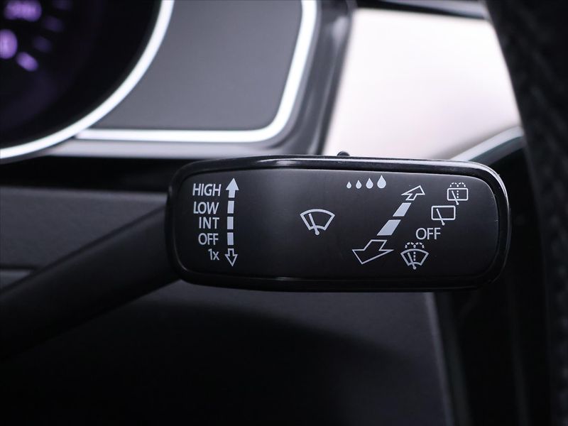 Volkswagen Passat 2,0 TDI 140kW DSG Elegance DPH - fotka 23 z 41