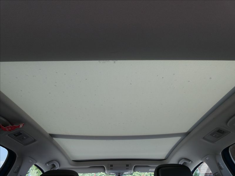 Volkswagen Touran 1,4 TSi 110kW DSG,LED,serviska - fotka 21 z 49