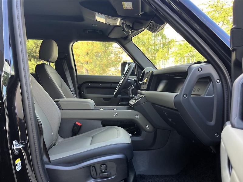Land Rover Defender (2026) 110 D200 X-DYNAMIC SE - fotka 27 z 29
