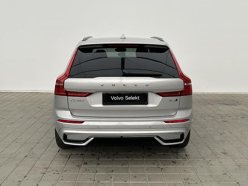 Volvo XC60 2.0  B4 4x4 PLUS  Black - fotka 5 z 29