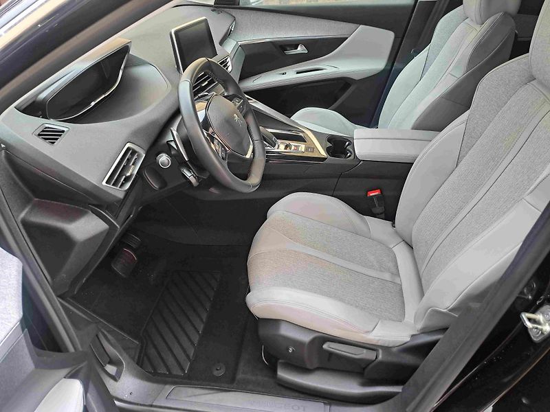 Peugeot 5008 (2020) 1,2PT EAT8 ALLURE - fotka 16 z 26