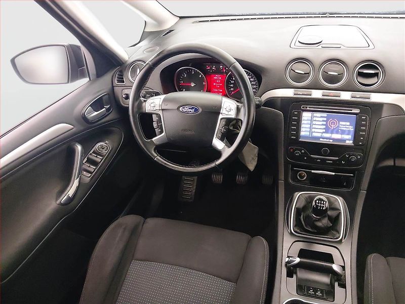 Ford S-MAX (2014) Titanium 2.0 TDCi, Navi - fotka 7 z 16