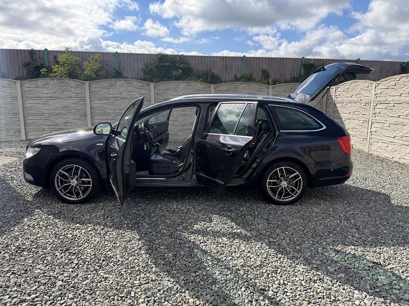 Škoda Superb 2.0TDi 170PS 6R 4x4 0% KOROZE! - fotka 138 z 157