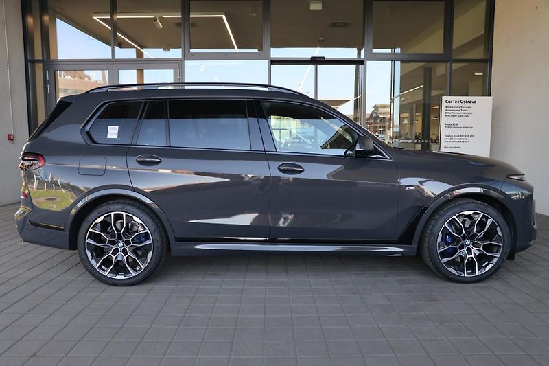 BMW X7 xDrive40d - fotka 4 z 21