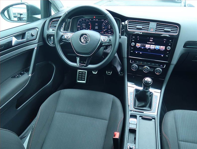 Volkswagen Golf (2017) 1.5 TSI, Navi, Tempomat - fotka 7 z 17