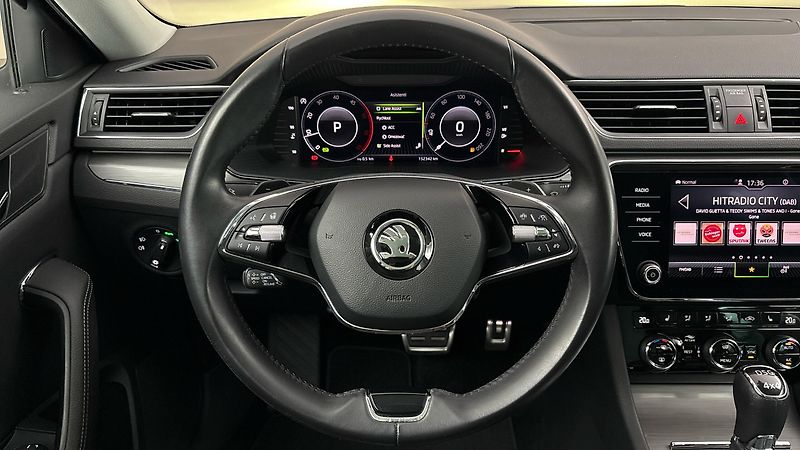 Škoda Superb 2.0 TDI DSG 4x4 Scout Combi - fotka 9 z 33