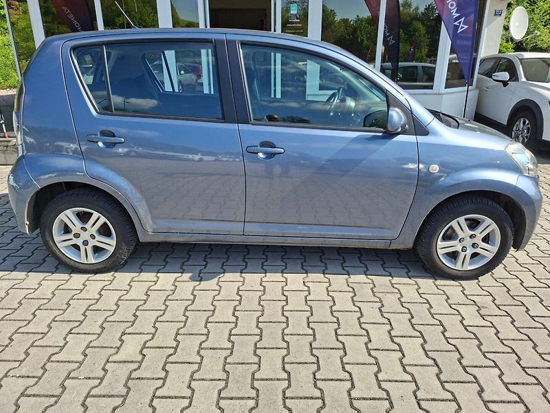 Daihatsu Sirion (2006) 1.3i 67kW AUT 4WD - fotka 10 z 39