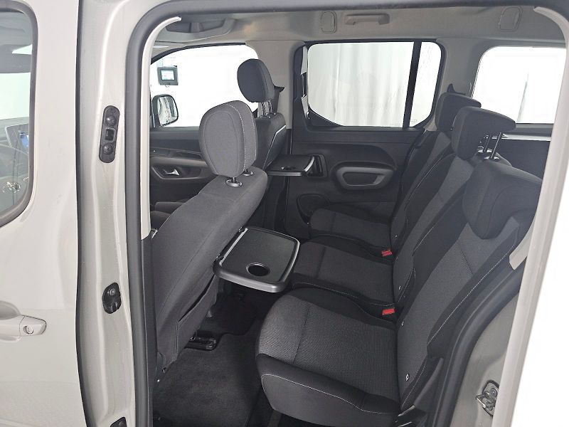 Toyota ProAce City Verso (2020) long 1.2i 130k 7AT Family - fotka 7 z 28