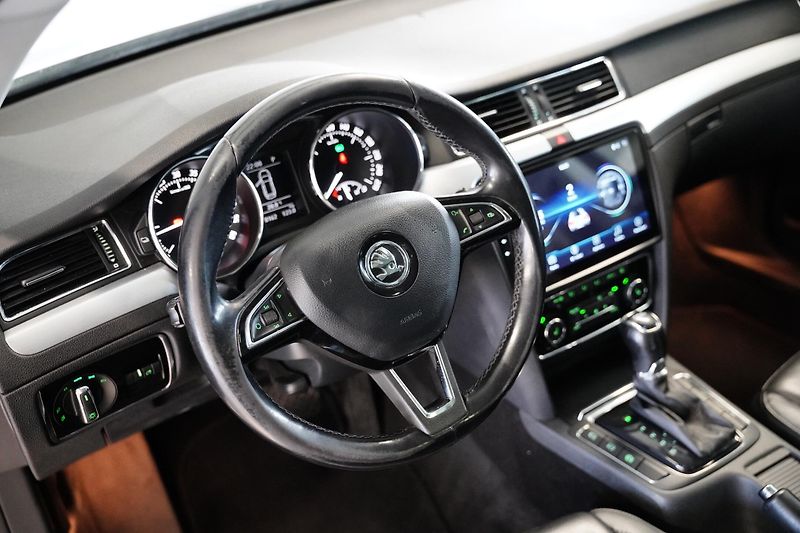 Škoda Superb - fotka 5 z 6
