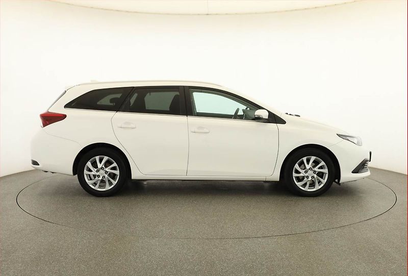 Toyota Auris (2015) 1.6 Valvematic, ČR,1.maj - fotka 6 z 18