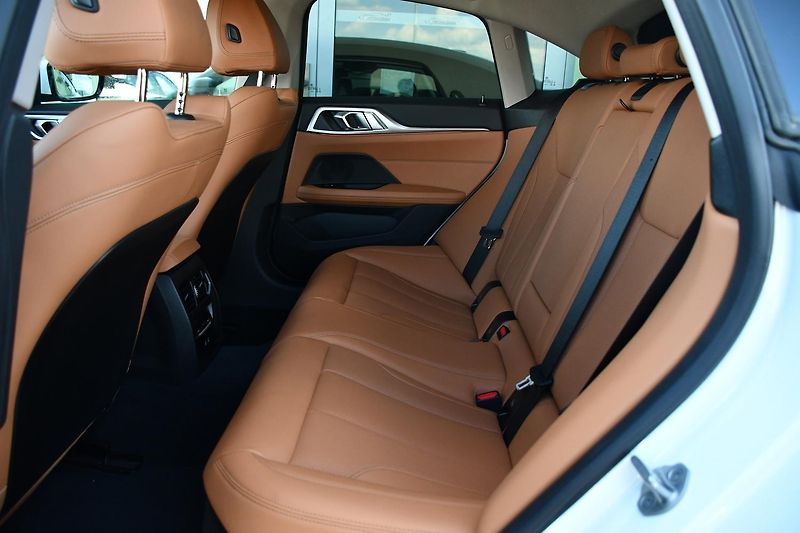 BMW i4 eDrive35 FACELIFT 3L-ZÁRUKA 1M - fotka 19 z 45