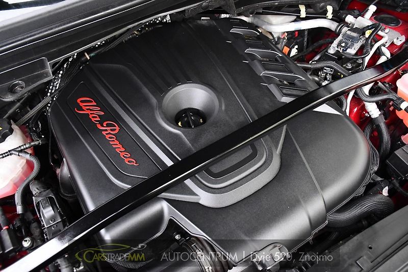 Alfa Romeo Stelvio 2.2 D154kW Veloce AT8-Q4 - fotka 53 z 56